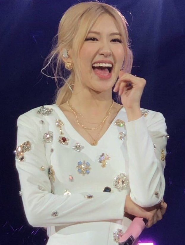 how rosé looks in real life; a thread