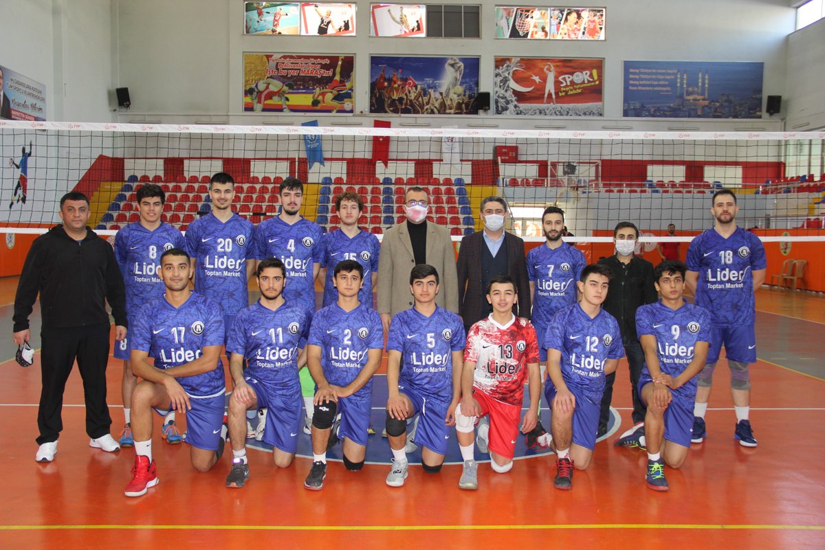 Voleybol Federasyonu 2.Lig 4.Grup ilk yarı son maçı K.Maraş Atçı GSK-0 G.Antep GSK-3 tamamlandı. İl Müdürümüz <a href="/CemilBOZ/">Cemil BOZ</a> ve G.Antep Gençlik ve Spor İl Müdürü <a href="/muhittinozby/">Muhittin Özbay</a> birlikte izlediği maç sonunda takımlar ile hatıra fotoğrafı çektirerek desteklerini ilettiler. <a href="/TVForgtr/">Türkiye Voleybol Federasyonu</a>