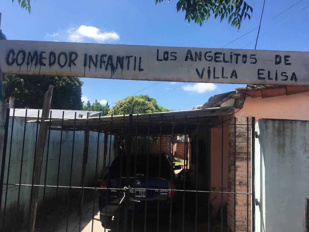 ipsoar's tweet photo. Hicimos entrega de donación de alimentos al comedor Los Bajitos de Villa Elisa. Seguimos colaborando con quienes más nos necesitan.  Ayudanos a ayudar 🙌 #Ipsoar #tejiendolazos https://t.co/6XUorfIcS7