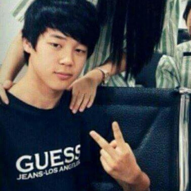 jimin was an exemplary student, excelled in various areas, was the top of his class & studied contemporary dance at busan high school of arts. despite his father wanting him to become a prosecutor/lawyer he still supported his dreams in becoming an artist! 