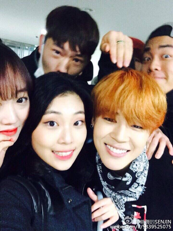 jimin backstage with his high school friends! 