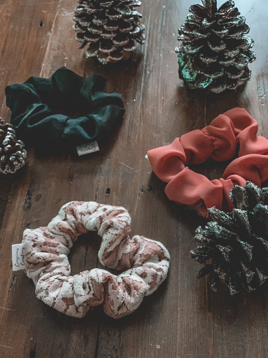 How’s your holiday season shaping out? 🎄

Shopping this year looks a lot different than it did last year, that’s for sure, but it’s brought a lot of awareness to people and encouraged them to shop local. It’s a beautiful silver lining. ❄️
#consciouscreations #scrunchies