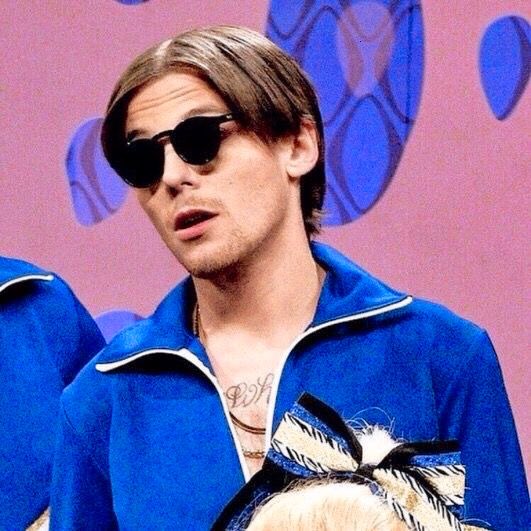 LOUISARCHlVE's tweet photo. louis tomlinson, six years ago today on saturday night live ♡ https://t.co/PcywPE5ZTI