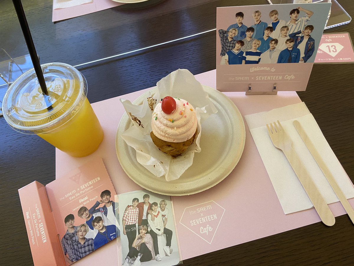 mii03ren05's tweet photo. 12/7 お姉ちゃんとザセムカフェ🧁
店内めっちゃ可愛くて定員さんも優しくして下さって凄い楽しかった😆💗
マフィンも美味しかったです😋
#theSAEM_SEVENTEEN
#poster_performance https://t.co/q9RSLyEru4