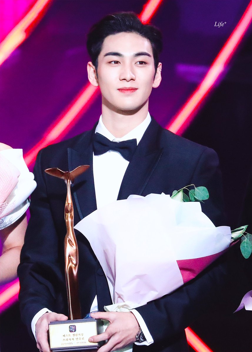 DONGHO AT KBS ENTERTAINMENT AWARDS 2019 A THREAD  #baekho  #dongho  #강동호  #백호 (btw, i forget some of the source so if i didn't include it and the pic has no logo, i apologize in advance. Alsp if there's same pics )