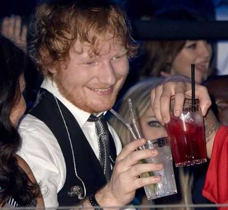 FsdeEdSheeranbr's tweet photo. Ed Sheeran veio trazer a vacina dos Sheerios contra a Break/pausa, obrigada Sir Edward! https://t.co/qB8U2gPHMi