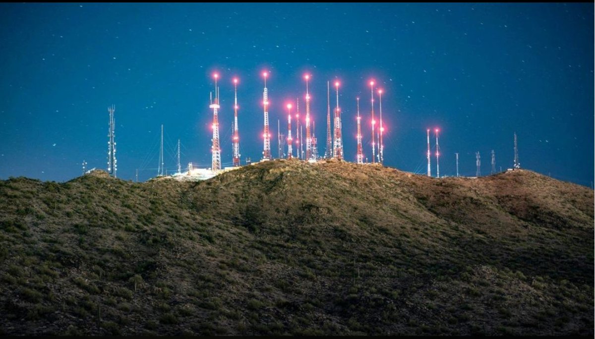 CityofPhoenixAZ's tweet photo. Looking back at the top posts of 2020, you liked this shot from Oct. 26th of these glowing radio towers atop South Mountain shimmering in the #Phoenix Sky.
#PHX #Ahwatukee #SouthMountain #Phoenix
#Top202020 https://t.co/jk5VRtnYNg