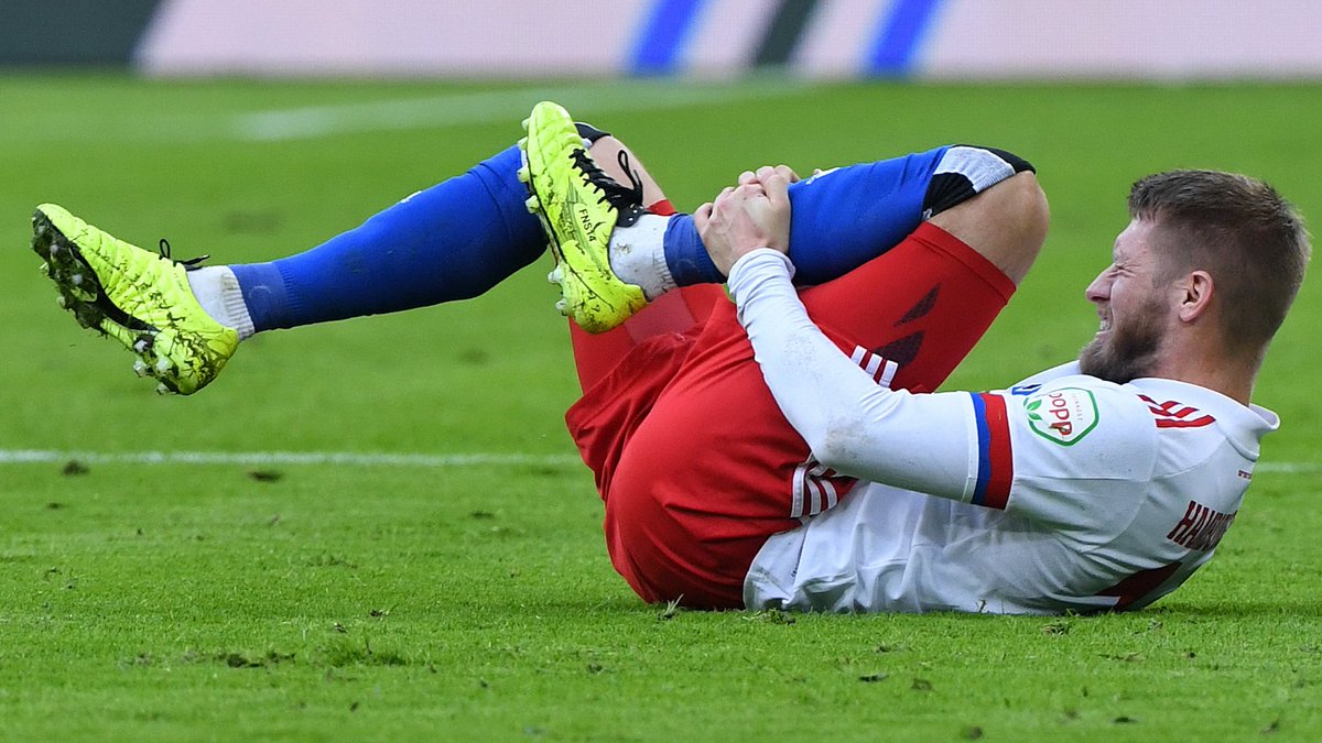 Im letzten Spiel des Jahres geht es für den #HSV und Trainer Daniel #Thioune zum kampfstarken <a href="/KarlsruherSC/">Karlsruher SC</a>. Und das ohne Stephan #Ambrosius und wohl auch ohne Aaron #Hunt. Der neue Blog:
rautenperle.com/content/eklige… #nurderHSV