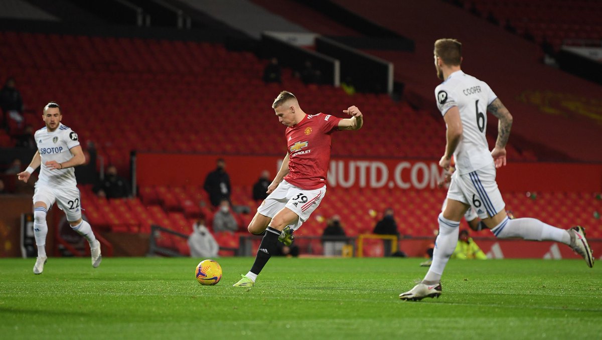 StatmanDave's tweet photo. Scott McTominay’s game by numbers vs. Leeds United:

86% pass accuracy 
7 ball recoveries 
5 clearances 
3 chances created 
3 shots
2 fouls won 
2 goals 
1 assist

Unbelievable. 🙌🙌🙌 https://t.co/I0tARXceHL
