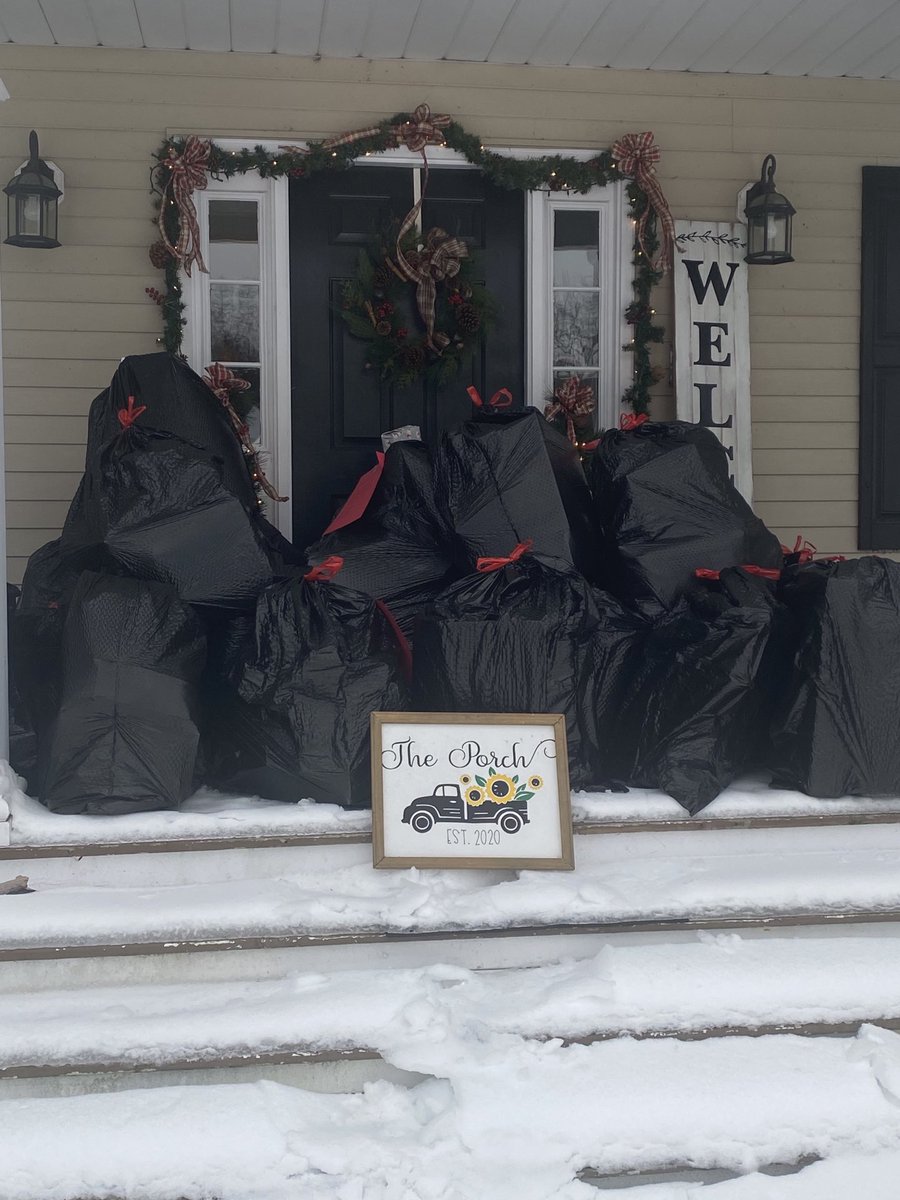 HowellTwpAdelph's tweet photo. Santa’s sled is packed with 30 sacks of presents, Christmas cookies, and 7 Shop Rite delivery orders. Through the generosity of HTEA, Adelphia staff, and the community we are bringing Christmas to 30 children in our own town!! ❤️#HTPSBeTheLight https://t.co/bQVgQlJjhS