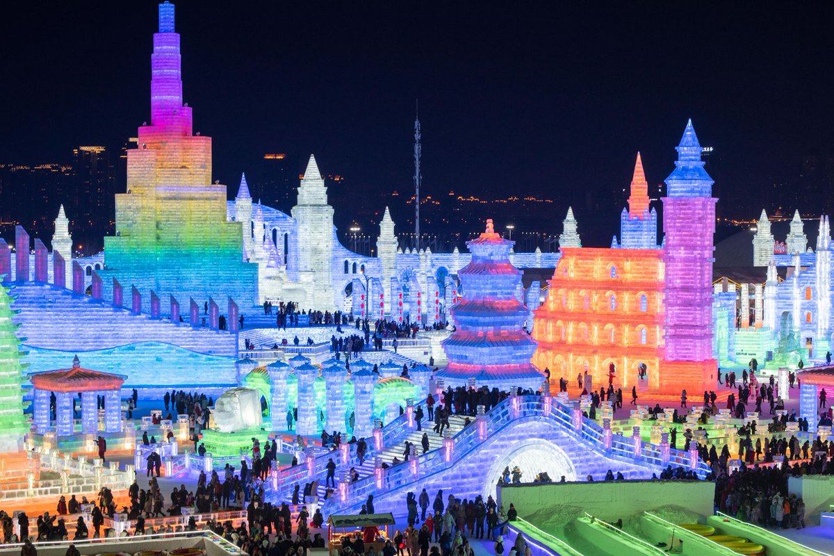 BudgetBreakBlog's tweet photo. @kate_frankie The ice and snow festival in Harbin, China also looks amazing! But we've only been in summer #pttravel https://t.co/c2gjSvBefb