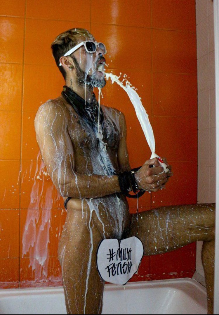 cam4_gay's tweet photo. #MilkWeekend on @CAM4 was a splashing good time!🥛💦 We’re throwing it back to this photo contest winner!
 #Cam4LovesYa #Cam4Contest 
@Morax_011
➡️https://t.co/Mtj4Lg4tcB https://t.co/vUzAGRCOnY