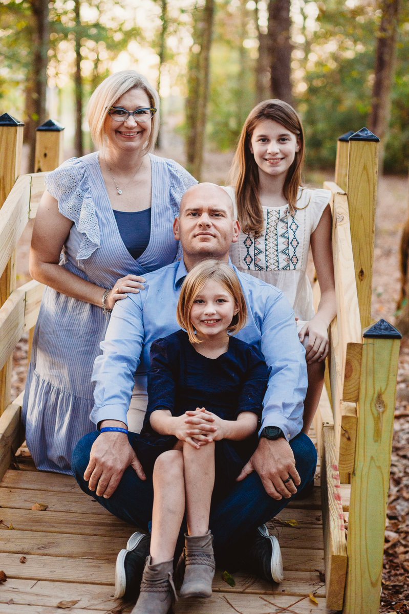 gwschattle281's tweet photo. @CSchattle thank you for the beautiful family photos. 2020 has been tough but seeing this photo reminded me how blessed I am. #2020perspective https://t.co/gn30utCYUI