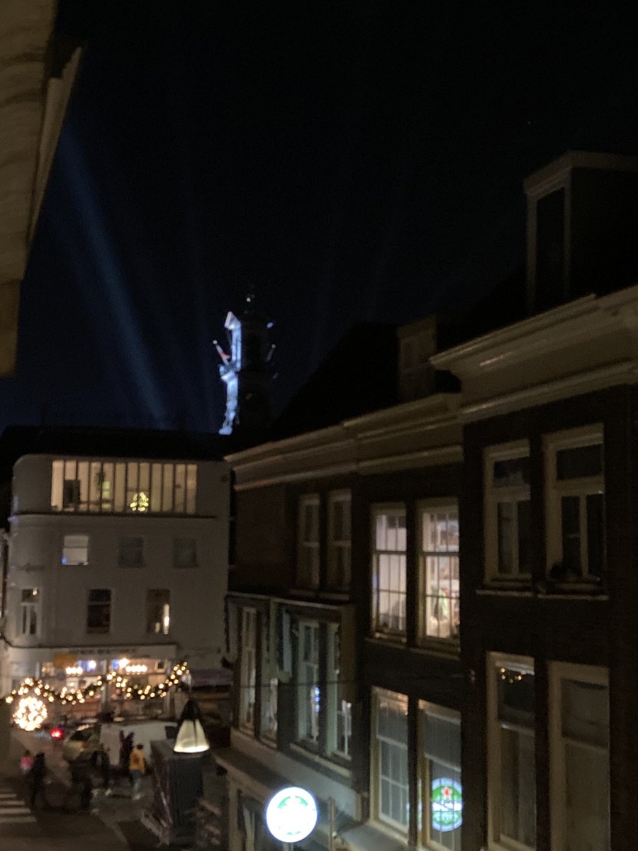 Uitzicht op stadhuis #Dordrecht ready for #scroogelive ⁦<a href="/OmroepMAX/">Omroep MAX</a>⁩