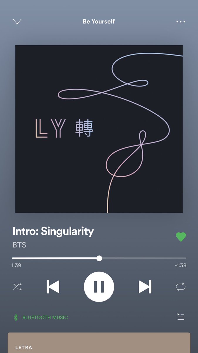 Mochutie's tweet photo. Canciones que nunca se superan y luego esta singularity #luvteam https://t.co/sfk8uWOC9v