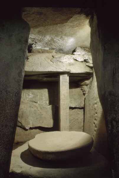 At the end of the passageway a stone basin made of granite from the Mournes is found. This has the cremated remains of humans inside it. There has been speculation that these were offerings to Gods, regal remains or some other ceremonial form - we will probably never know