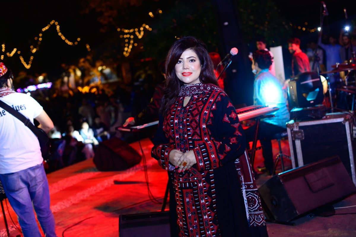 HlHadeel's tweet photo. When u see someone succeeding, don't feel intimidated ...get inspired..get motivated. Believe in your own magic, create, evolve &amp; don’t be afraid to begin again🥂
#HSB #AspiretoInspire #DailyMotivation #Anchorperson #TVHost #CEO #CultureOnline #Motivationalspeaker #HostingEvent⚘ https://t.co/3mGUN0xk3D