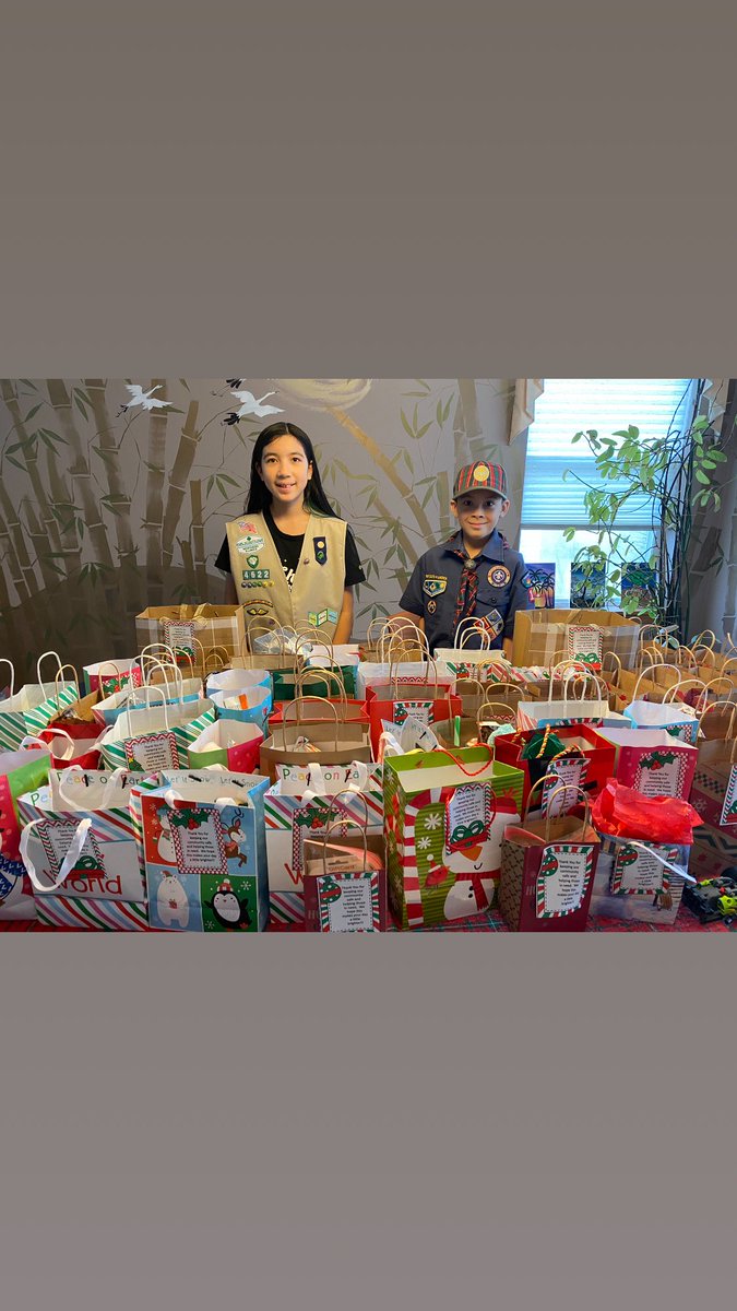 Mission “Holiday Helpers” accomplished!! Just dropped off 70 goodie bags for the Medical staff working on the Covid Units at Northwestern Medicine - CDH.  Thank you to my neighbors and coworkers for your donations! ❤️🎄💚☃️😊