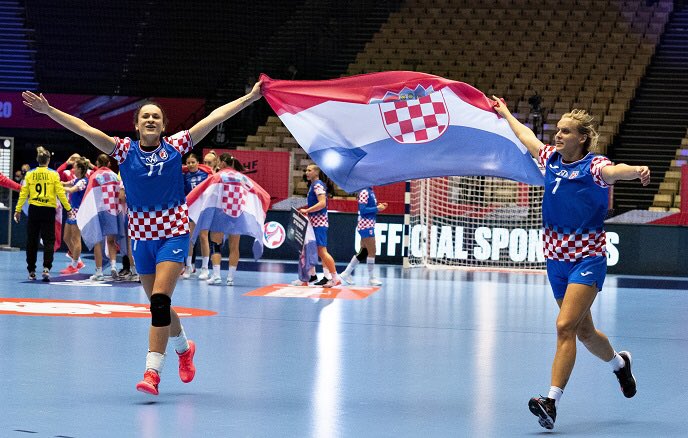 Die kroatische Handballnatonalmannschaft der Frauen holt sich die Bronzemedaille bei der EM in Dänemark.🥉👏👏💪 #ehf2020 #EHFEuro2020 

(Foto: Ritzau Scanpix via REUTERS/Henning Bagger)