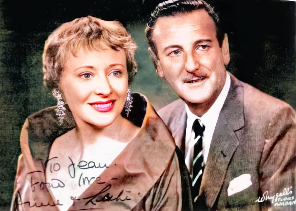 jeanmcollen's tweet photo. "Silent Night" sung by Webster Booth and Anne Ziegler. Arranged by Doris... https://t.co/8xxjzyQFYM via @YouTube #BoothZiegler https://t.co/vlT4Wrx9t7