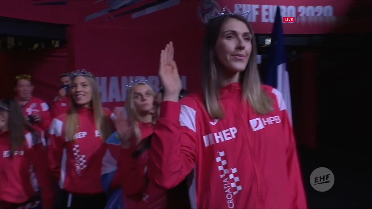 Hırvatlar kraliçe tacıyla gelmişler...
🥉
#EHFEuro2020