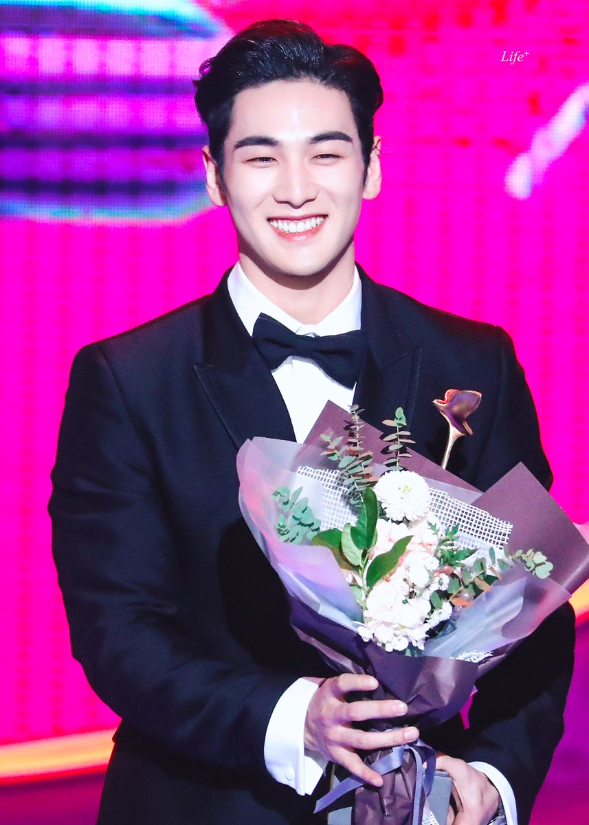 DONGHO AT KBS ENTERTAINMENT AWARDS 2019 A THREAD  #baekho  #dongho  #강동호  #백호 (btw, i forget some of the source so if i didn't include it and the pic has no logo, i apologize in advance. Alsp if there's same pics )