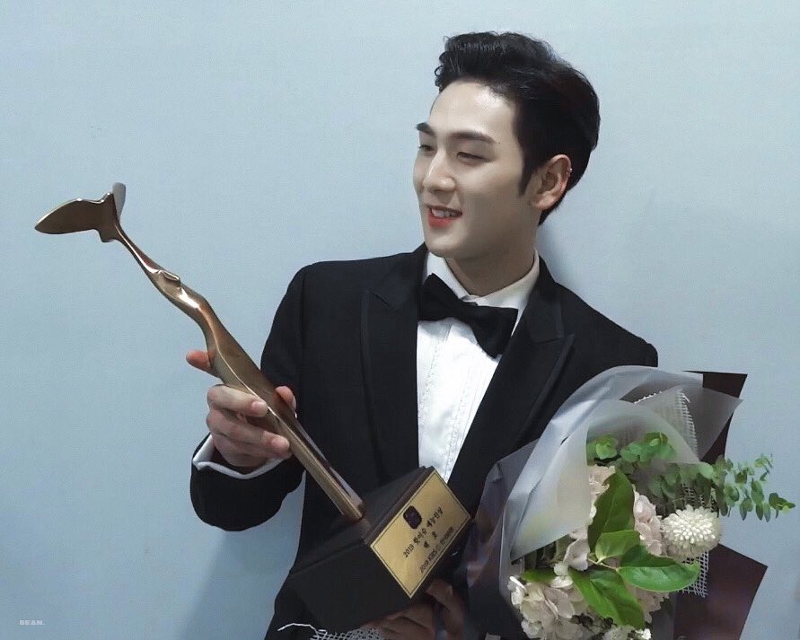 DONGHO AT KBS ENTERTAINMENT AWARDS 2019 A THREAD  #baekho  #dongho  #강동호  #백호 (btw, i forget some of the source so if i didn't include it and the pic has no logo, i apologize in advance. Alsp if there's same pics )