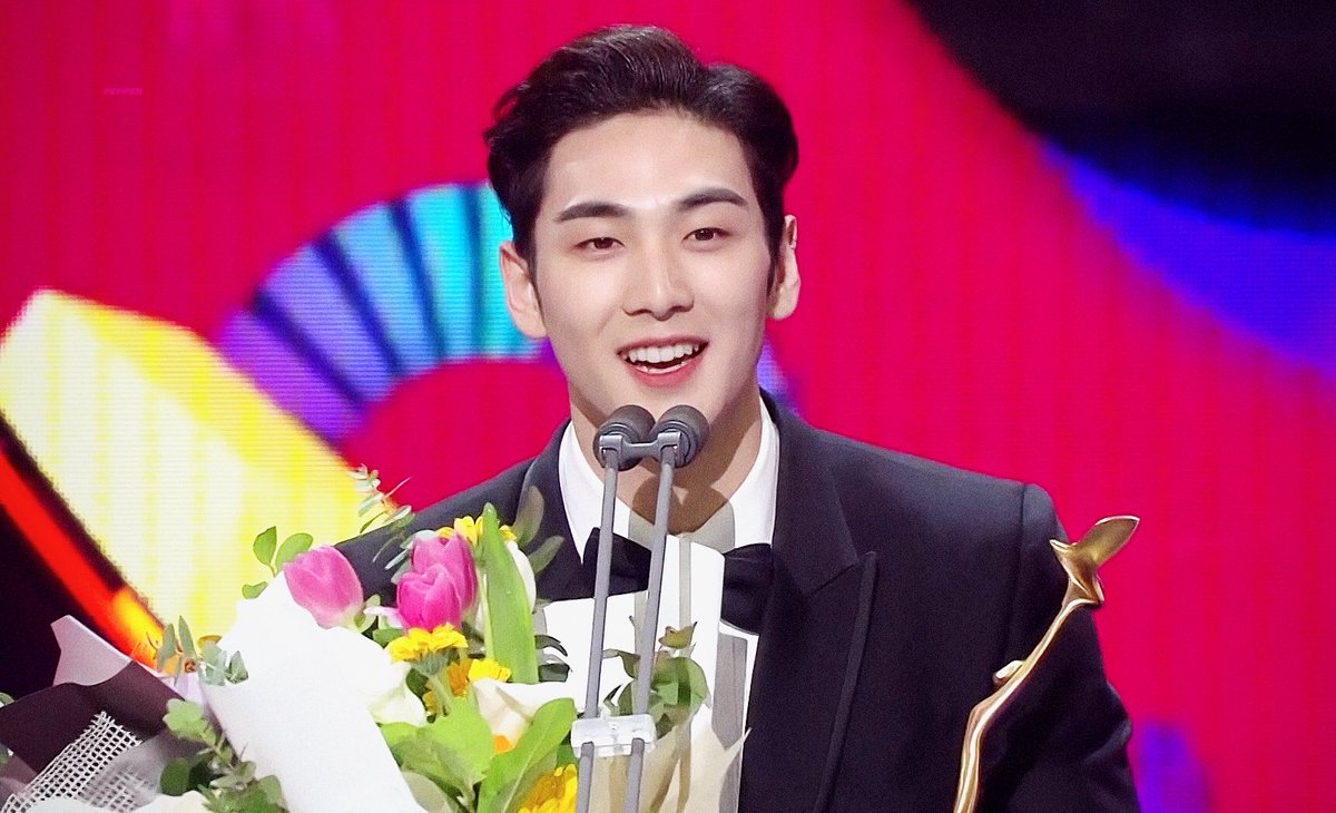 DONGHO AT KBS ENTERTAINMENT AWARDS 2019 A THREAD  #baekho  #dongho  #강동호  #백호 (btw, i forget some of the source so if i didn't include it and the pic has no logo, i apologize in advance. Alsp if there's same pics )