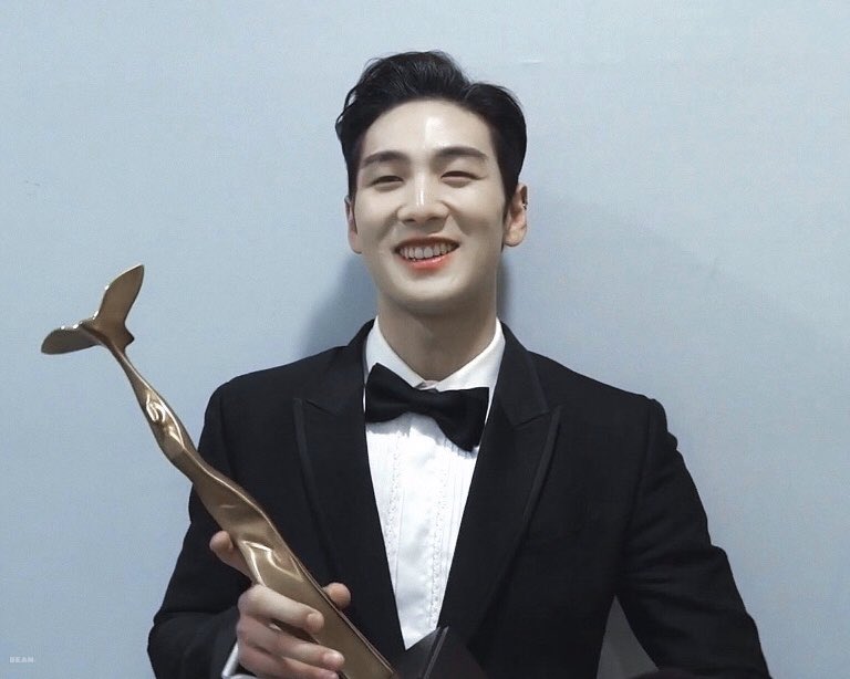 DONGHO AT KBS ENTERTAINMENT AWARDS 2019 A THREAD  #baekho  #dongho  #강동호  #백호 (btw, i forget some of the source so if i didn't include it and the pic has no logo, i apologize in advance. Alsp if there's same pics )