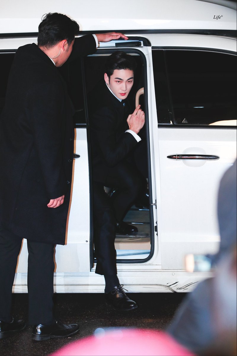 DONGHO AT KBS ENTERTAINMENT AWARDS 2019 A THREAD  #baekho  #dongho  #강동호  #백호 (btw, i forget some of the source so if i didn't include it and the pic has no logo, i apologize in advance. Alsp if there's same pics )