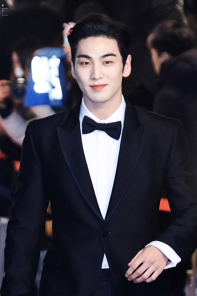 DONGHO AT KBS ENTERTAINMENT AWARDS 2019 A THREAD  #baekho  #dongho  #강동호  #백호 (btw, i forget some of the source so if i didn't include it and the pic has no logo, i apologize in advance. Alsp if there's same pics )