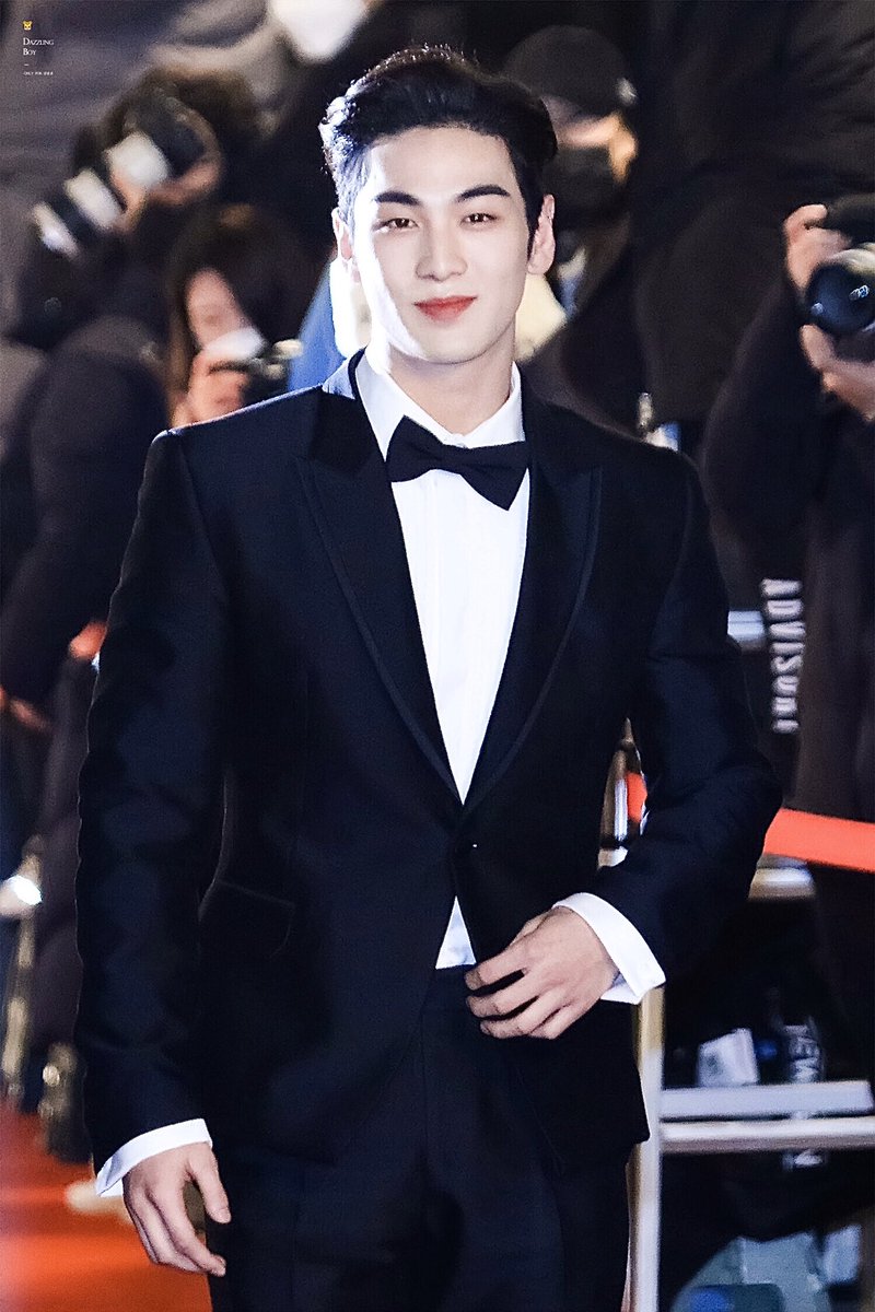 DONGHO AT KBS ENTERTAINMENT AWARDS 2019 A THREAD  #baekho  #dongho  #강동호  #백호 (btw, i forget some of the source so if i didn't include it and the pic has no logo, i apologize in advance. Alsp if there's same pics )