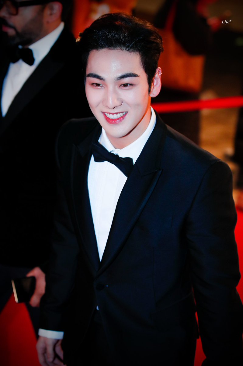 DONGHO AT KBS ENTERTAINMENT AWARDS 2019 A THREAD  #baekho  #dongho  #강동호  #백호 (btw, i forget some of the source so if i didn't include it and the pic has no logo, i apologize in advance. Alsp if there's same pics )