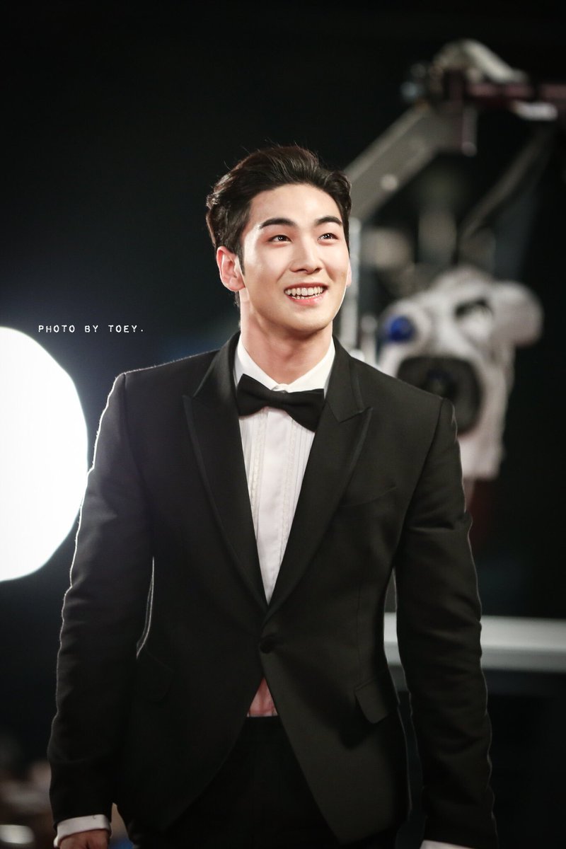 DONGHO AT KBS ENTERTAINMENT AWARDS 2019 A THREAD  #baekho  #dongho  #강동호  #백호 (btw, i forget some of the source so if i didn't include it and the pic has no logo, i apologize in advance. Alsp if there's same pics )
