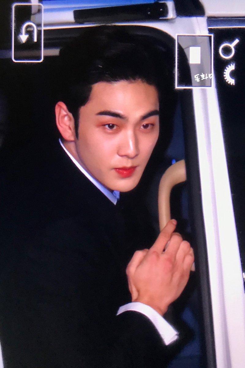 DONGHO AT KBS ENTERTAINMENT AWARDS 2019 A THREAD  #baekho  #dongho  #강동호  #백호 (btw, i forget some of the source so if i didn't include it and the pic has no logo, i apologize in advance. Alsp if there's same pics )