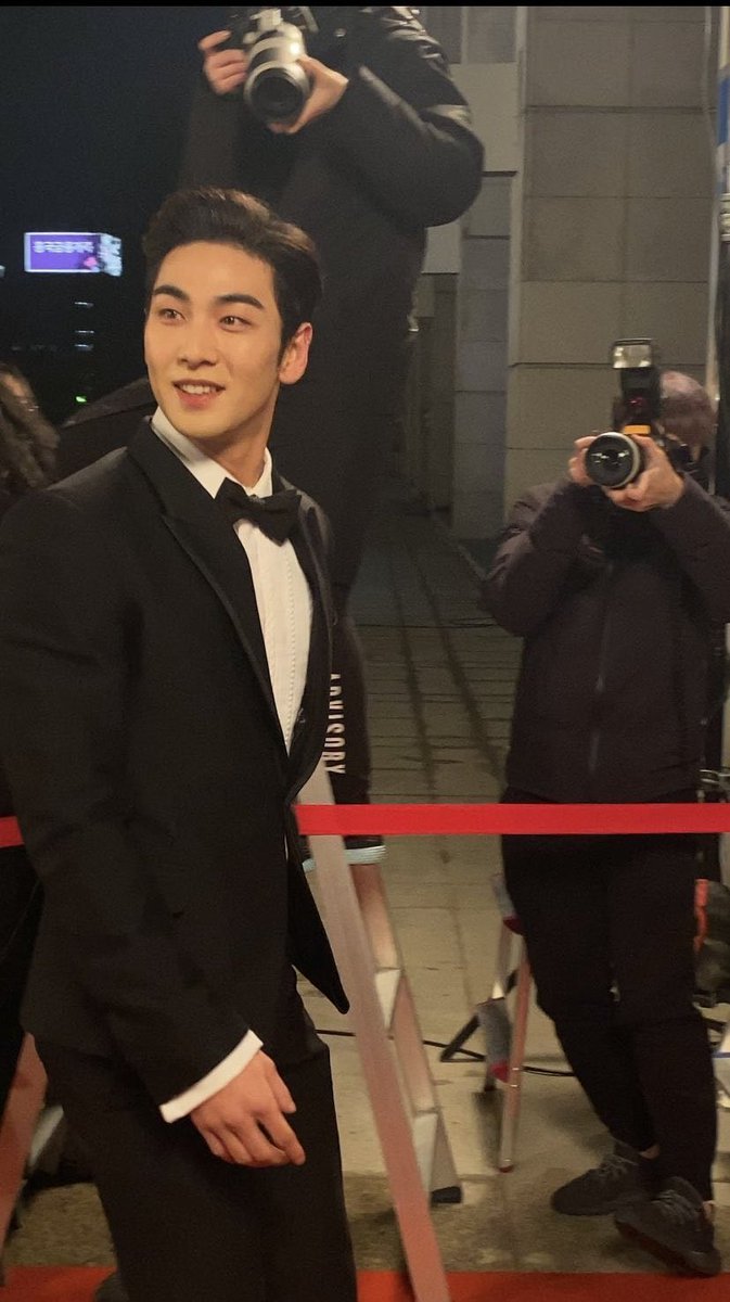 DONGHO AT KBS ENTERTAINMENT AWARDS 2019 A THREAD  #baekho  #dongho  #강동호  #백호 (btw, i forget some of the source so if i didn't include it and the pic has no logo, i apologize in advance. Alsp if there's same pics )