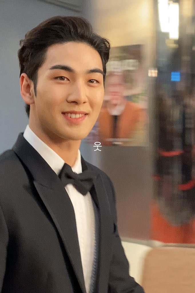 DONGHO AT KBS ENTERTAINMENT AWARDS 2019 A THREAD  #baekho  #dongho  #강동호  #백호 (btw, i forget some of the source so if i didn't include it and the pic has no logo, i apologize in advance. Alsp if there's same pics )