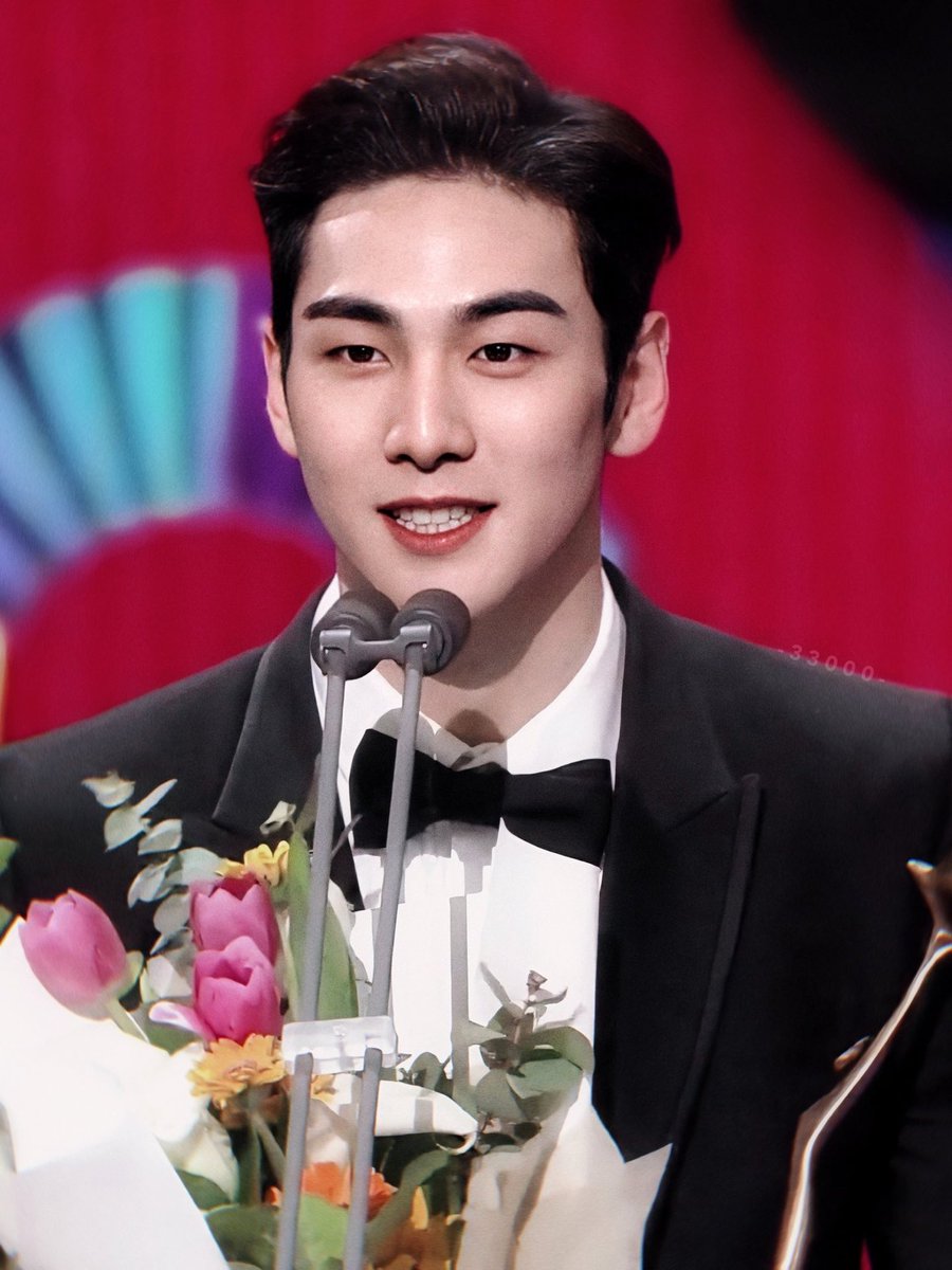 DONGHO AT KBS ENTERTAINMENT AWARDS 2019 A THREAD  #baekho  #dongho  #강동호  #백호 (btw, i forget some of the source so if i didn't include it and the pic has no logo, i apologize in advance. Alsp if there's same pics )