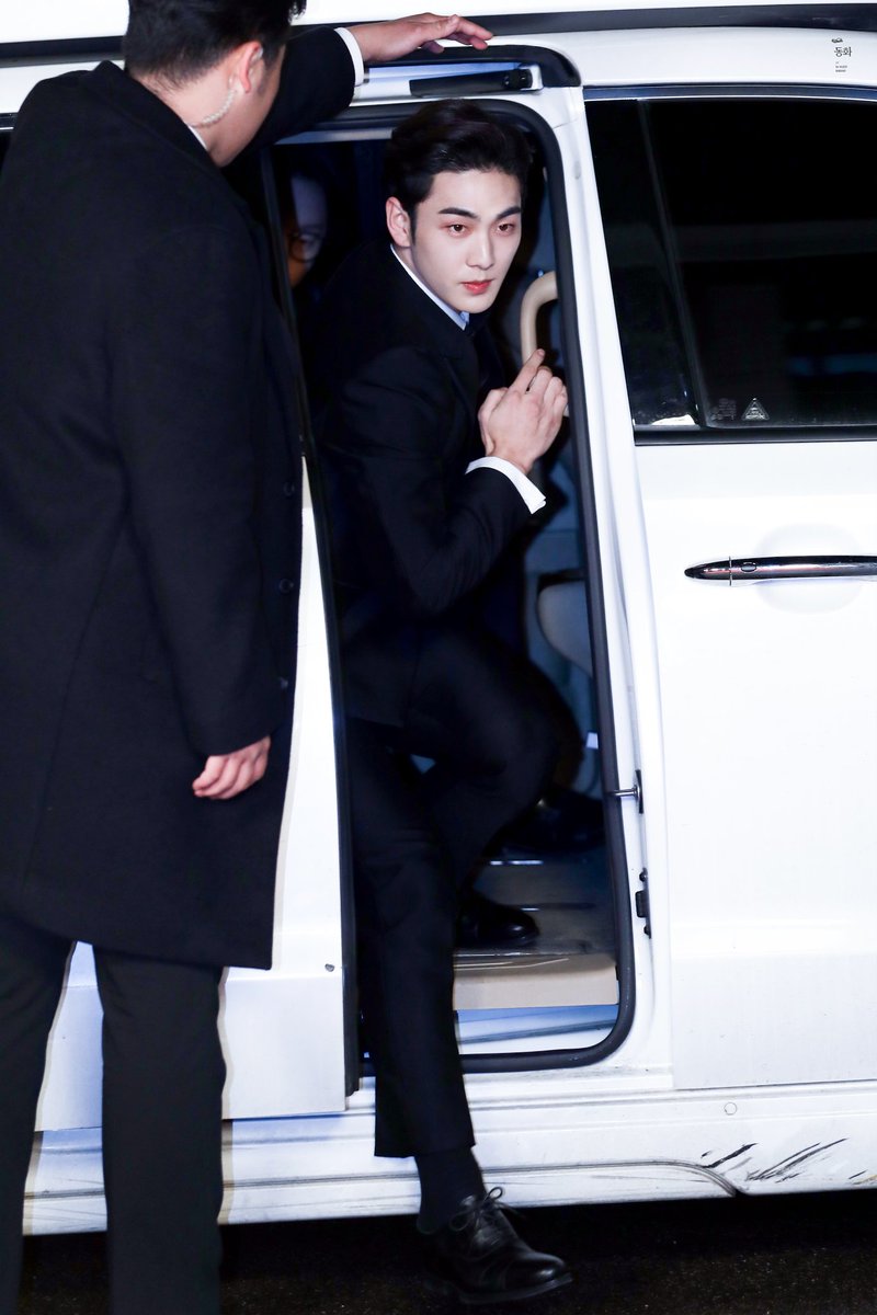 DONGHO AT KBS ENTERTAINMENT AWARDS 2019 A THREAD  #baekho  #dongho  #강동호  #백호 (btw, i forget some of the source so if i didn't include it and the pic has no logo, i apologize in advance. Alsp if there's same pics )