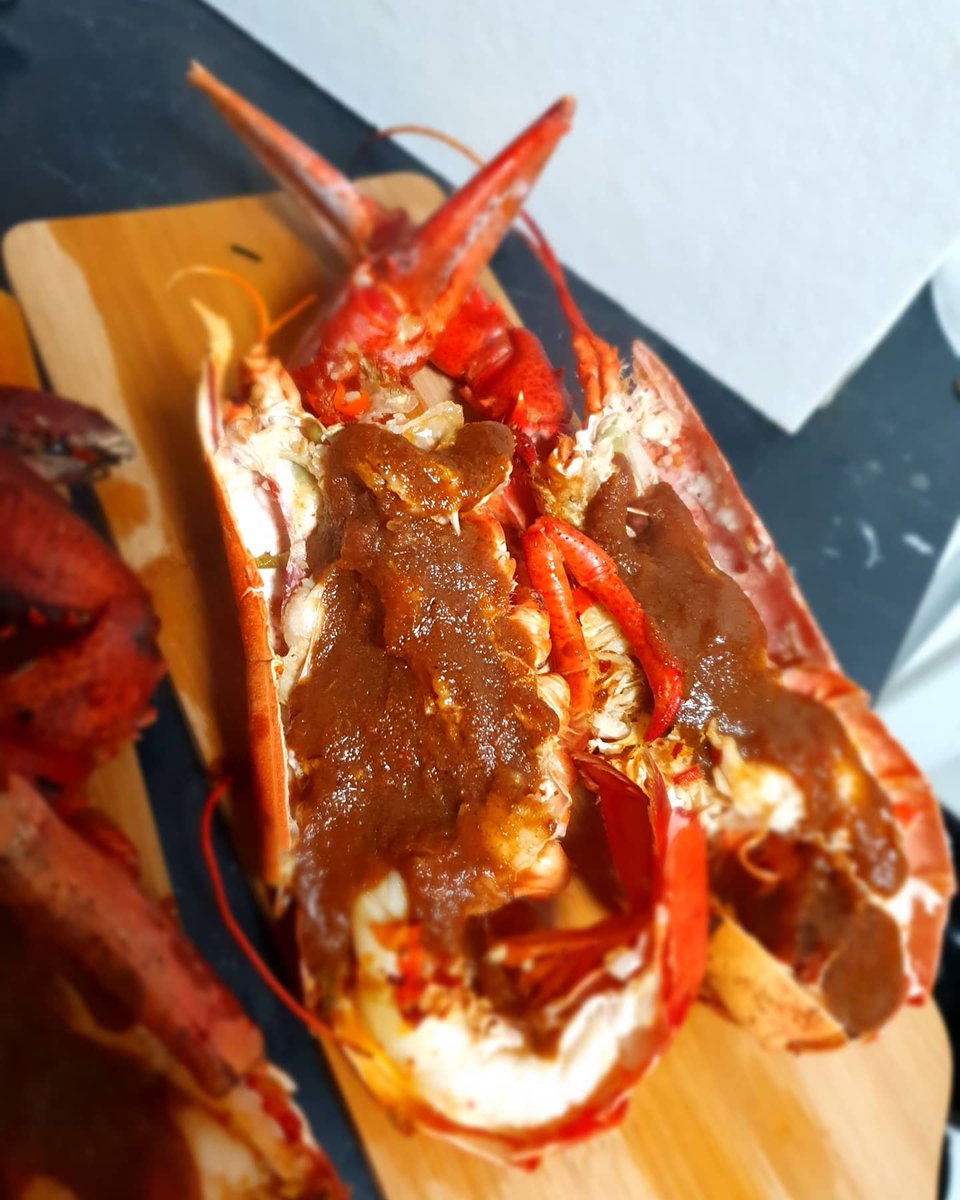 Chefvivianj's tweet photo. Whole Lobster ,Yam Chips and a Spicy Jerk Mayo. https://t.co/FNZctoKYa0