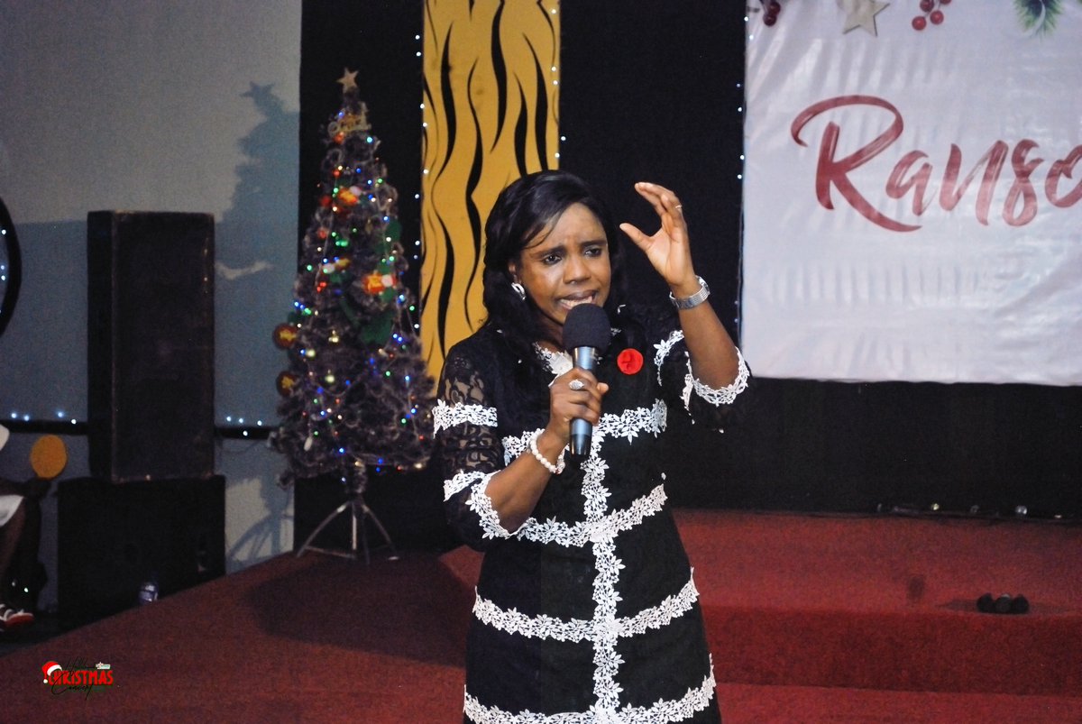 DaySpringVLBC's tweet photo. Rev Fola Achudume  
Isa 60:1-2, Prov 3: 3-5
*Acknowledge Him for the remaining days in 2020. Be grateful for everything you have, where you are...
*In 2021, acknowledge Him at every stage you find yourself

#halleluyahchristmasconcert
#HCC20 #dayspringdrive #DaySpringChapel
#VLBC https://t.co/5p3eS0G4bW