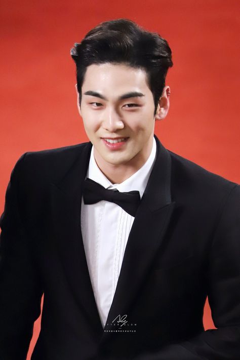 DONGHO AT KBS ENTERTAINMENT AWARDS 2019 A THREAD  #baekho  #dongho  #강동호  #백호 (btw, i forget some of the source so if i didn't include it and the pic has no logo, i apologize in advance. Alsp if there's same pics )