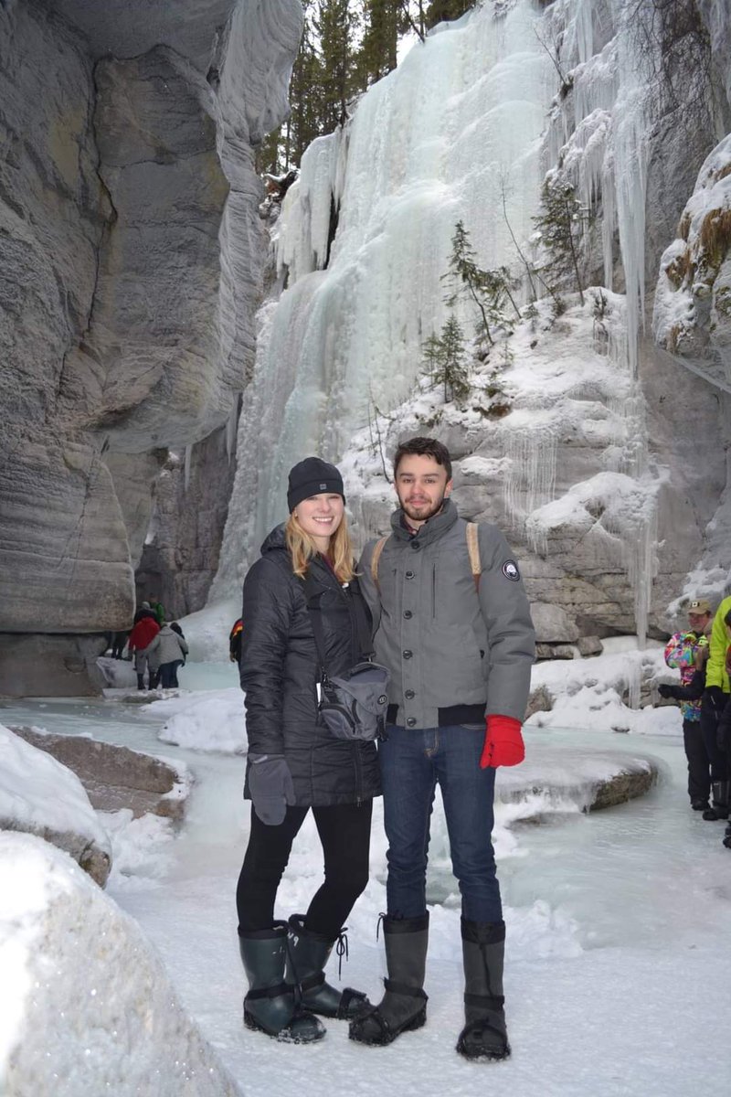 BudgetBreakBlog's tweet photo. @kate_frankie A5 Ice shots in the ice hotel near Quebec City, beaver tails on the Rideau Canal in Ottawa and hot drinks always! We like all of the adrenaline sports and hiking (with a guide sometimes for safety) #pttravel https://t.co/9R0Ad5NJ5o