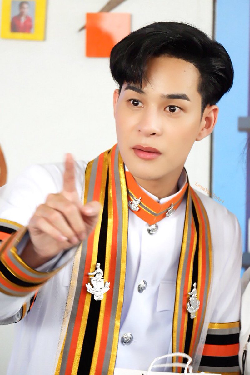 LoveYouToArt's tweet photo. อ้อ....คนไหนนะที่นอกใจอาร์ตครับ !!
#ArtPakpoom #ARTGRADUATIONDAY https://t.co/cf9s9ChOAQ