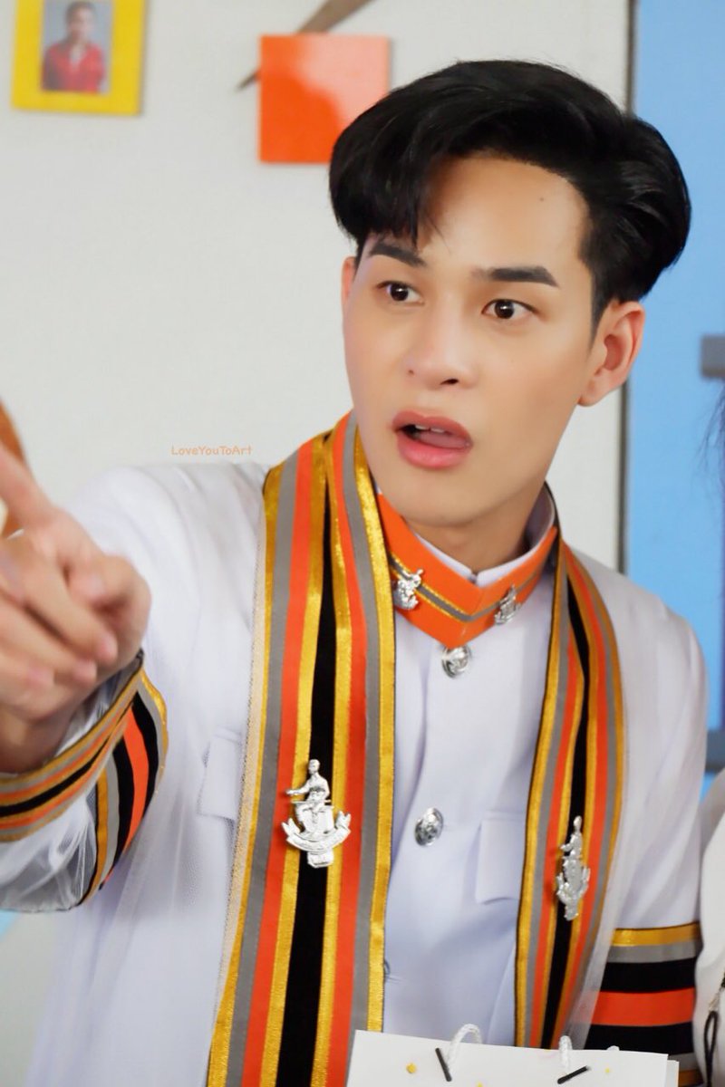 LoveYouToArt's tweet photo. อ้อ....คนไหนนะที่นอกใจอาร์ตครับ !!
#ArtPakpoom #ARTGRADUATIONDAY https://t.co/cf9s9ChOAQ