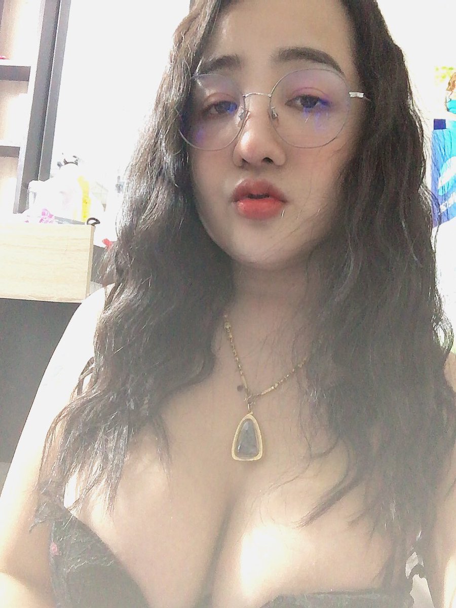 Gasbell9's tweet photo. มีคนถามทำไมชอบดึงหน้า 
ก็ลองดึงหมอยแล้ว มันเจ็บ 😌😏#สาวสองมีงู #นครสวรรค์ https://t.co/G3HfGldJPn