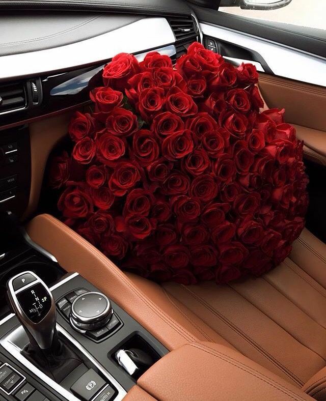 DOYOUBG's tweet photo. Splendid night, my soon-to-be wife, @ jendudk. This is your fiance, is in on the way going to your home with a big flowers bucket that you want. Wait for me, okay? I love you ❤ https://t.co/ZNkyD7BZ58