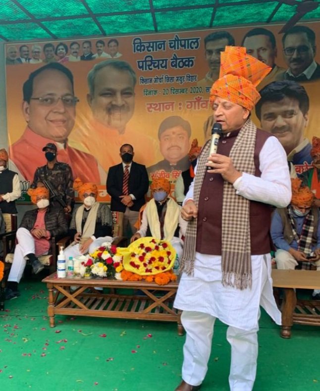 Virend_Sachdeva's tweet photo. पूर्वी दिल्ली मयूर विहार के घड़ोली गांव में कृषि सुधार कानून 2020 के समर्थन में आयोजित किसान चौपाल में रहना हुआ,चौपाल को माननीय राष्ट्रीय महामंत्री @ArunSinghbjp जी व प्रदेश अध्यक्ष @adeshguptabjp
  जी ने संबोधित किया @BJP4Delhi @siddharthanbjp @Punitspeaks    #ModiWithFarmers https://t.co/bK5TQ9Hi06