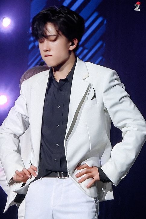 jisung is still young here but the height...