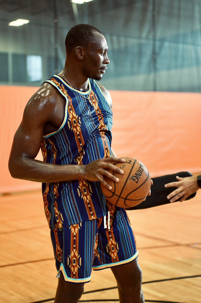 nbaoutfits_'s tweet photo. Roots 

#Charlotte #Hornets #Biyombo

#forgettherules https://t.co/ogRGq5w1Hj